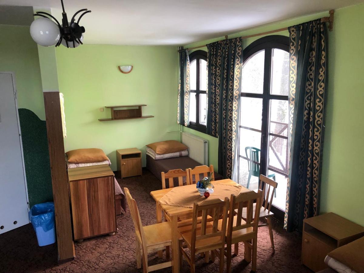 Hostel Miedzynarodowe Schronisko Mlodziezowe Ptsm Szarotka